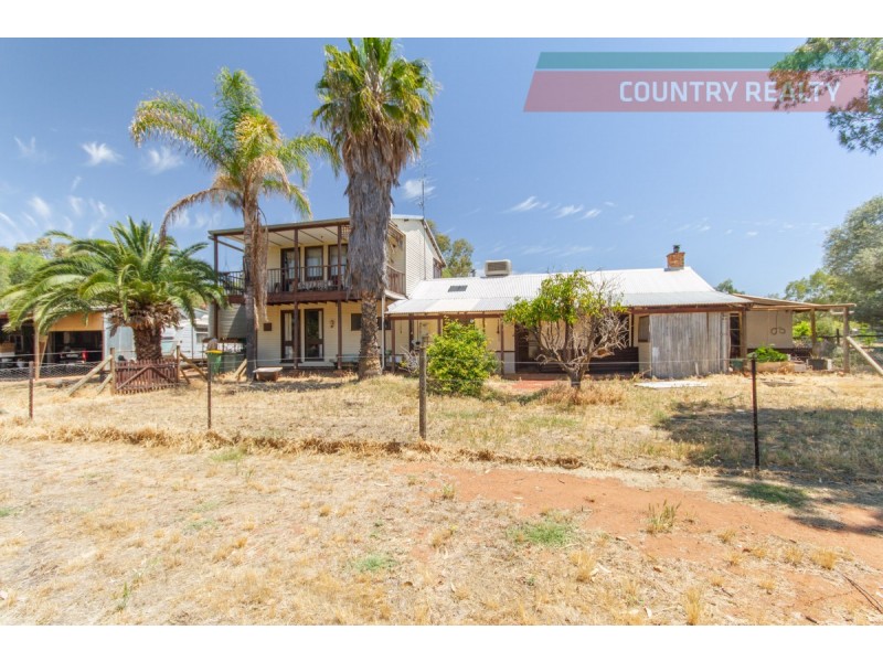 3 & 5 Lee Crescent, York WA 6302