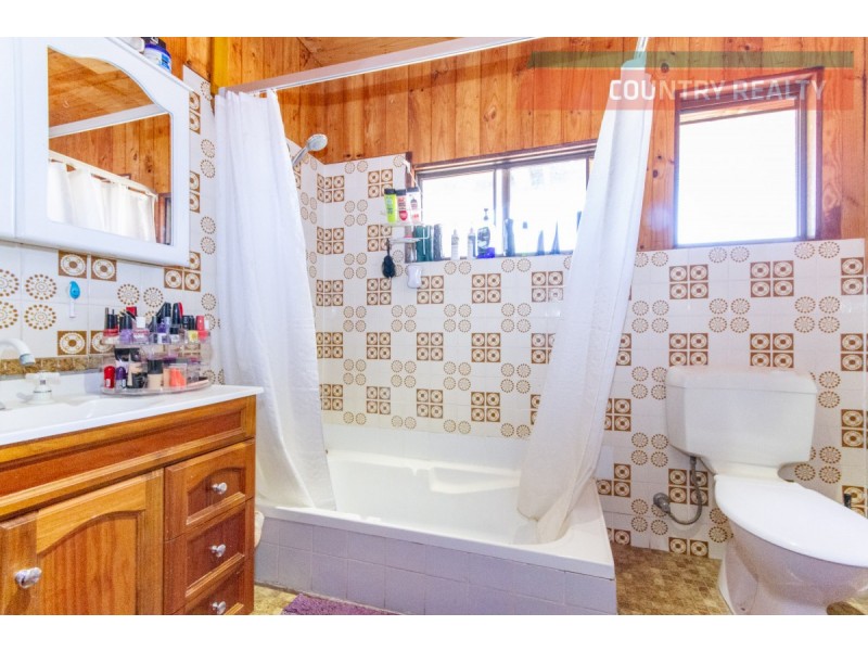 3 & 5 Lee Crescent, York WA 6302