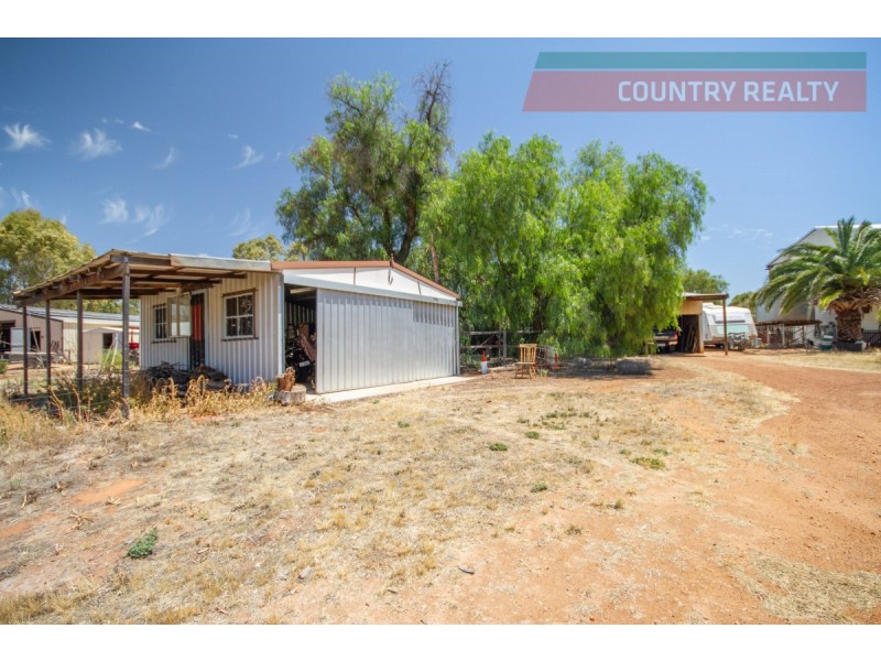 3 & 5 Lee Crescent, York WA 6302