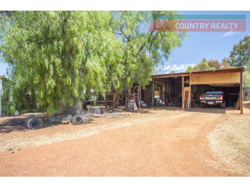 3 & 5 Lee Crescent, York WA 6302