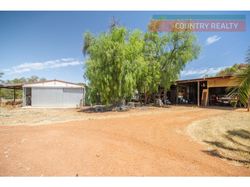 3 & 5 Lee Crescent, York WA 6302