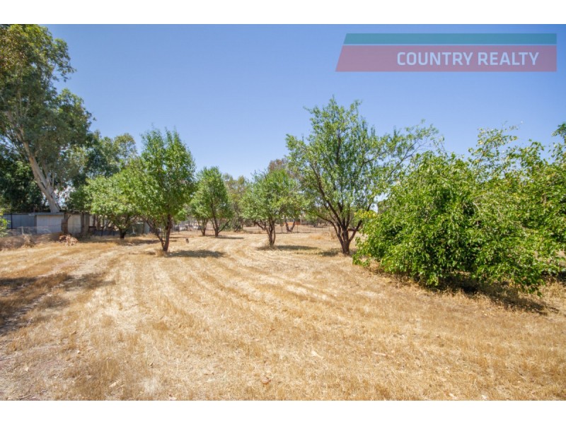 3 & 5 Lee Crescent, York WA 6302