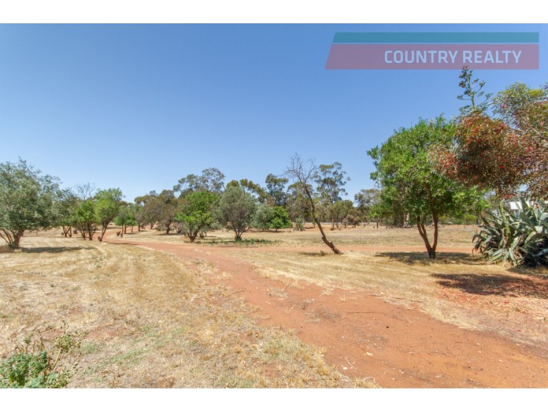 3 & 5 Lee Crescent, York WA 6302