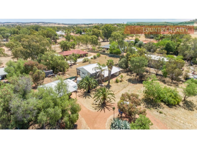 3 & 5 Lee Crescent, York WA 6302