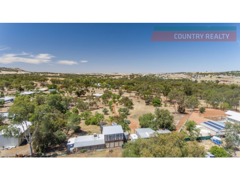 3 & 5 Lee Crescent, York WA 6302