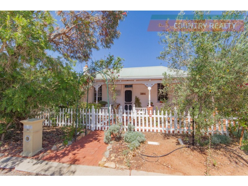 8 Thorn Street, York WA 6302