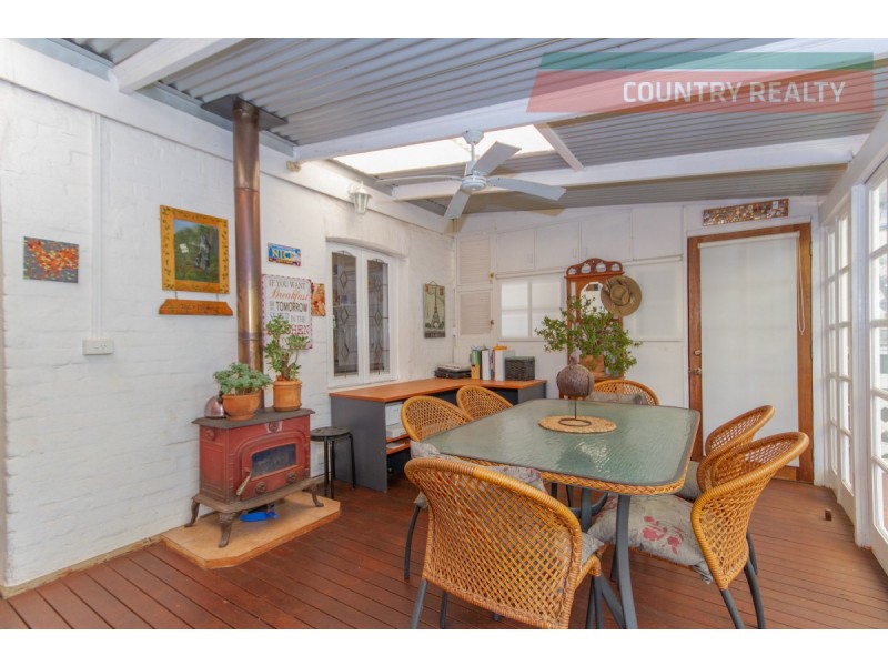 8 Thorn Street, York WA 6302