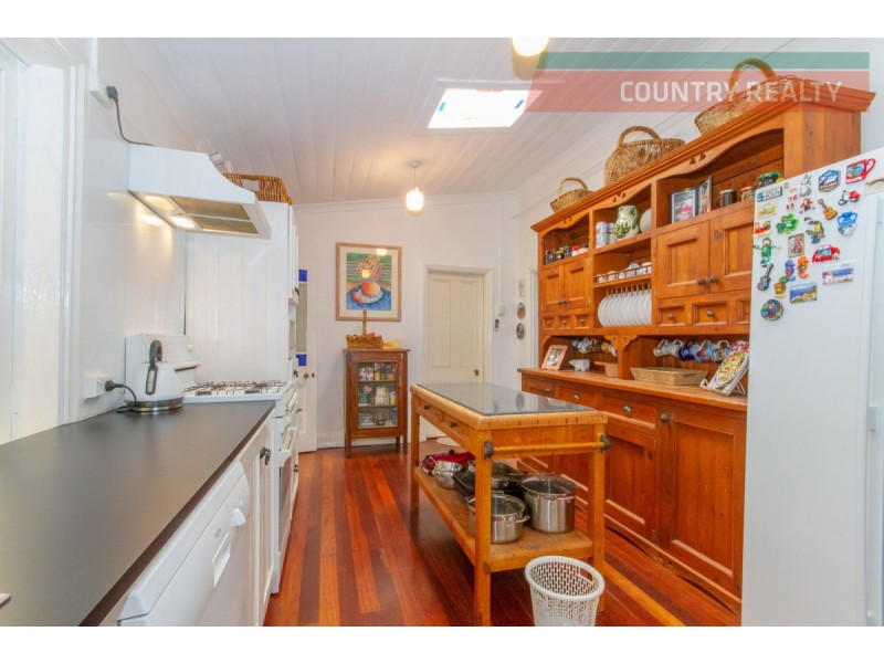 8 Thorn Street, York WA 6302