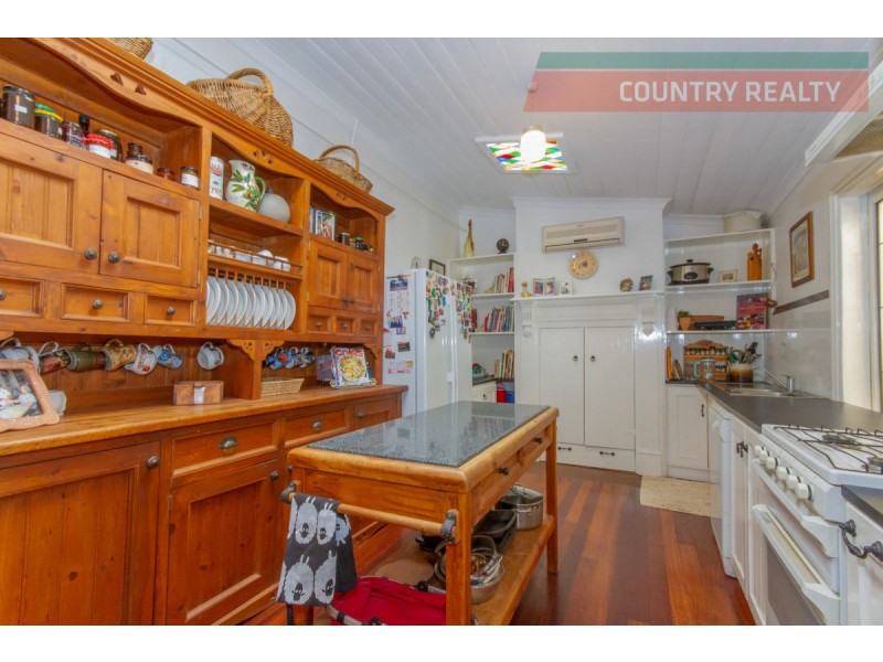 8 Thorn Street, York WA 6302