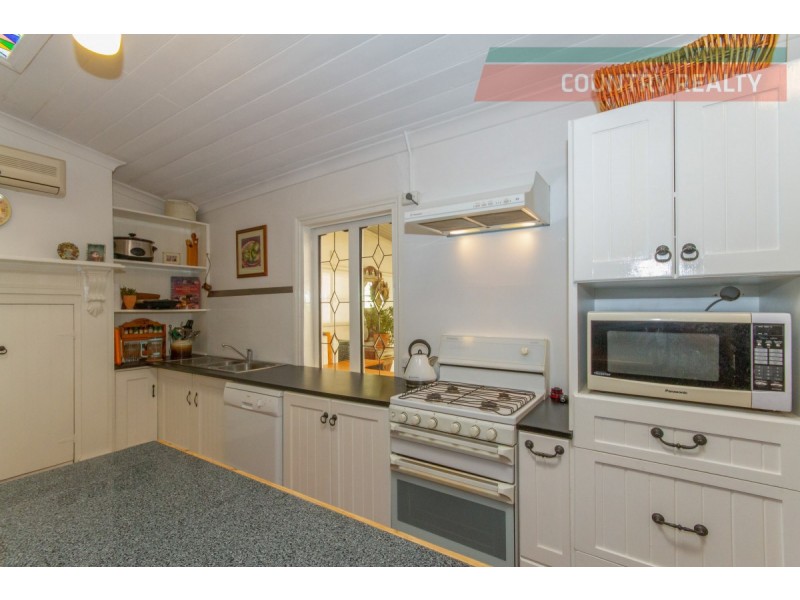 8 Thorn Street, York WA 6302