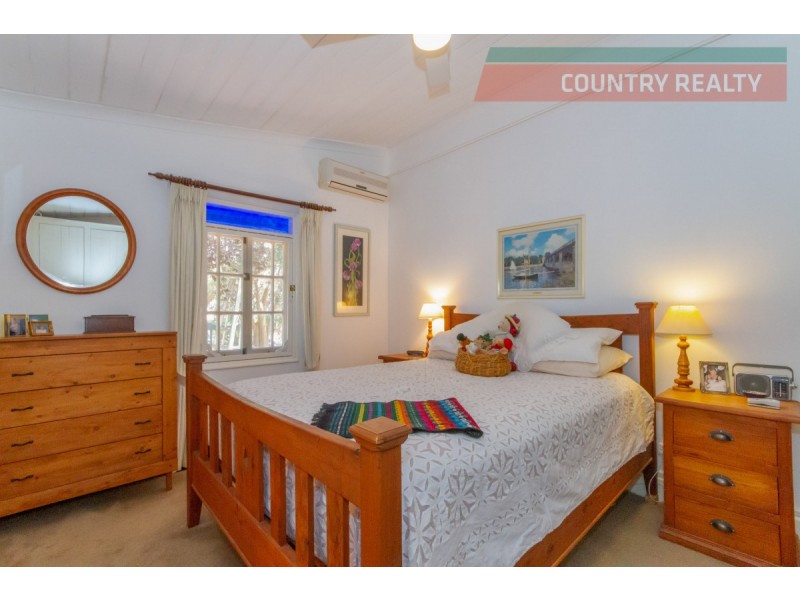 8 Thorn Street, York WA 6302