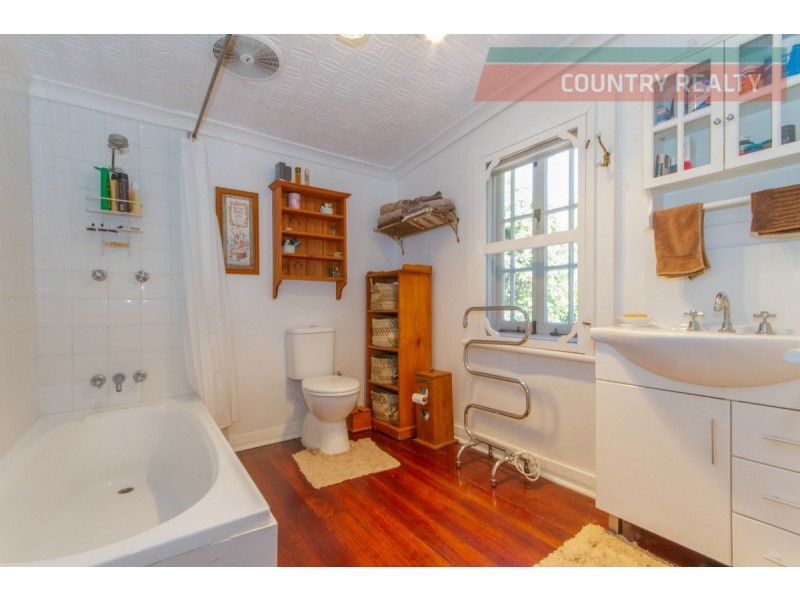 8 Thorn Street, York WA 6302