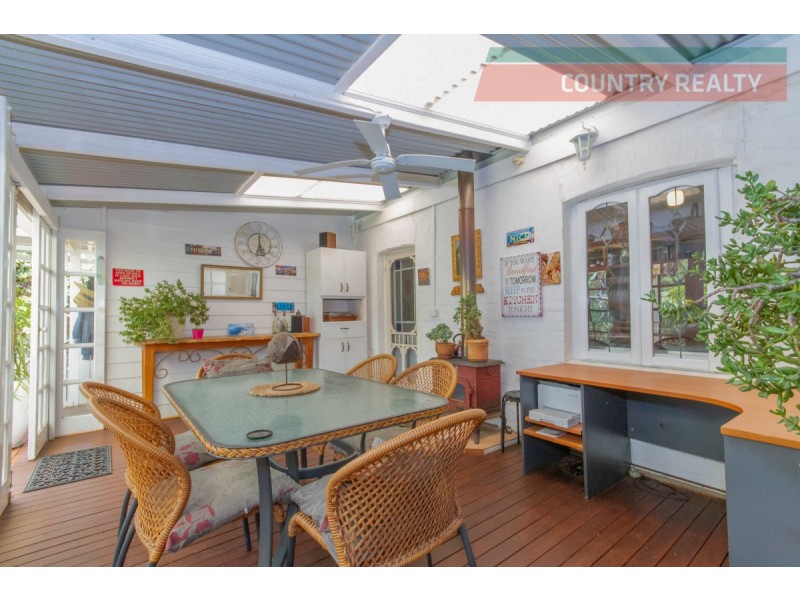 8 Thorn Street, York WA 6302