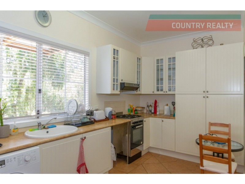 8 Thorn Street, York WA 6302