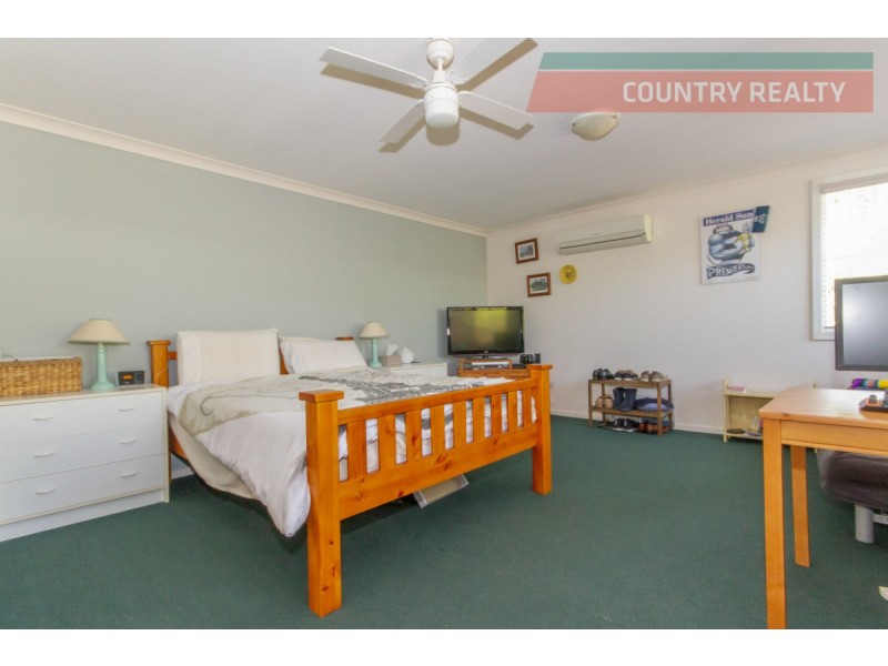 8 Thorn Street, York WA 6302