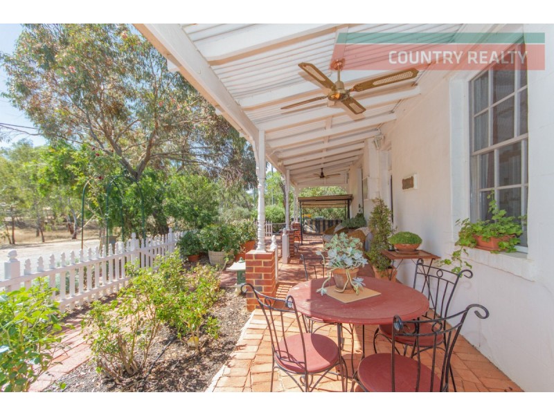 8 Thorn Street, York WA 6302