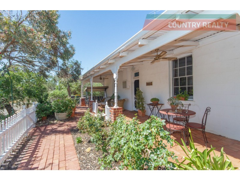 8 Thorn Street, York WA 6302