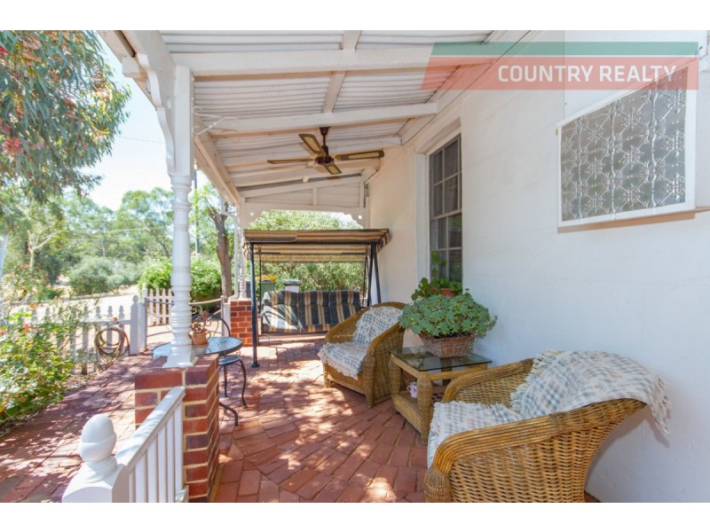 8 Thorn Street, York WA 6302