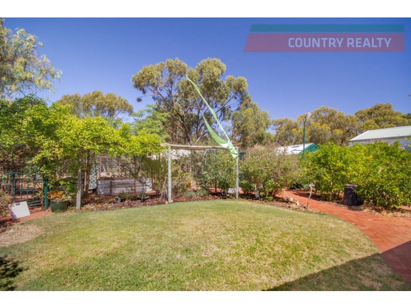 8 Thorn Street, York WA 6302