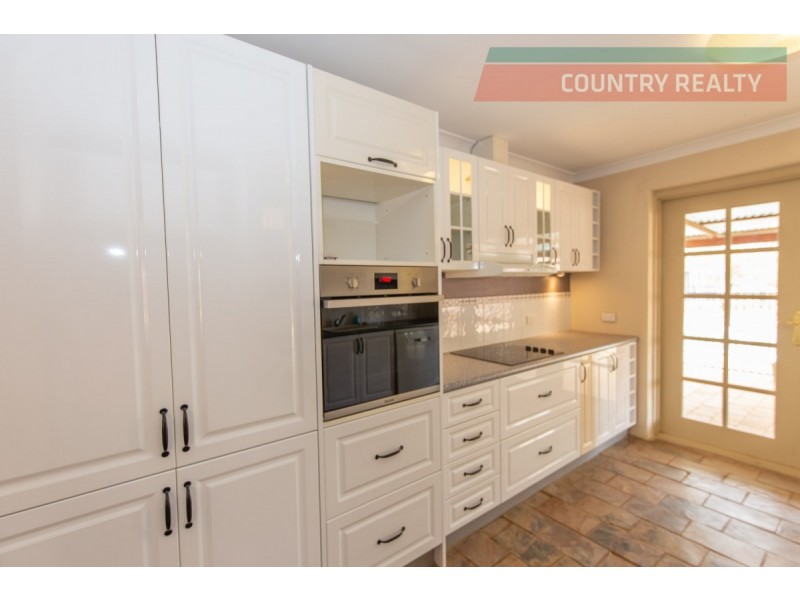 121 Coondle Drive, Toodyay WA 6566