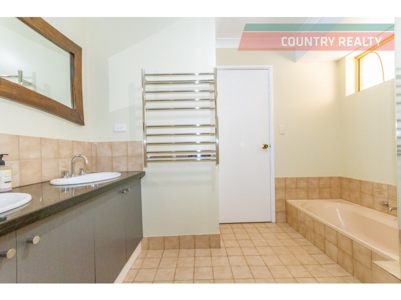 74 Newcastle Street, York WA 6302