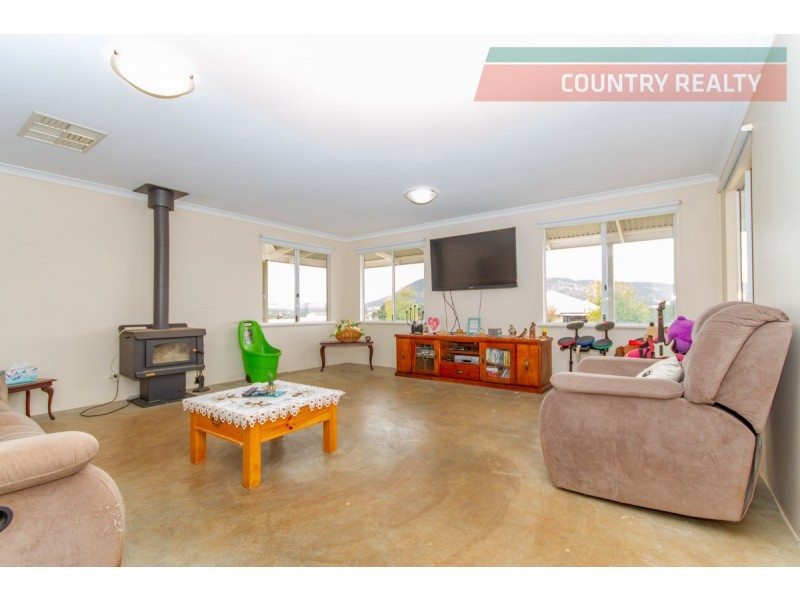 64 Andrews Avenue, York WA 6302