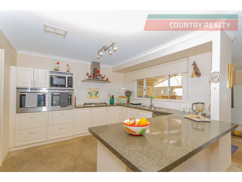 64 Andrews Avenue, York WA 6302