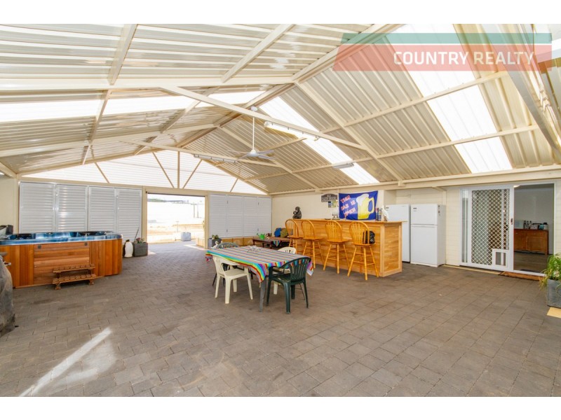 64 Andrews Avenue, York WA 6302