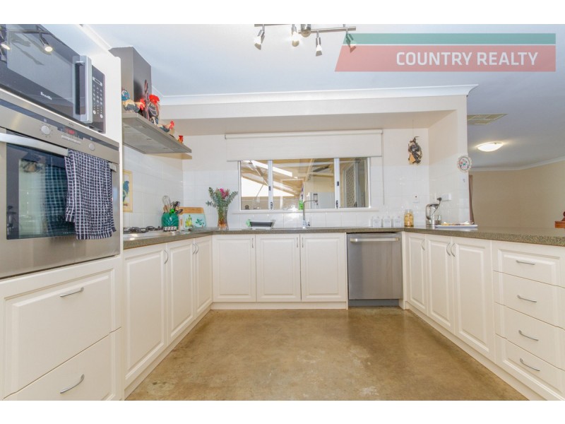 64 Andrews Avenue, York WA 6302