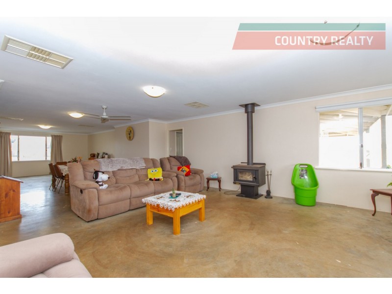 64 Andrews Avenue, York WA 6302