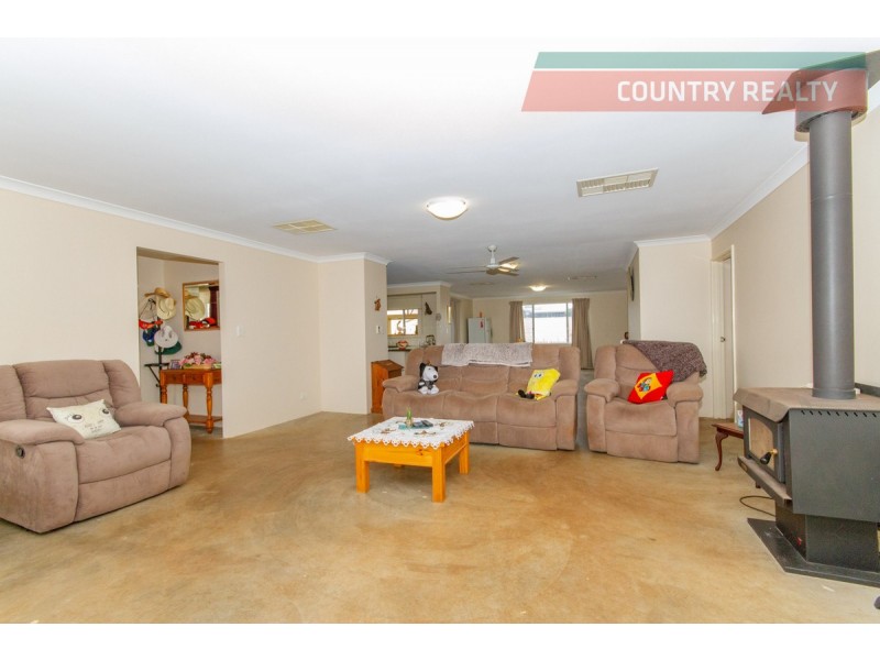 64 Andrews Avenue, York WA 6302