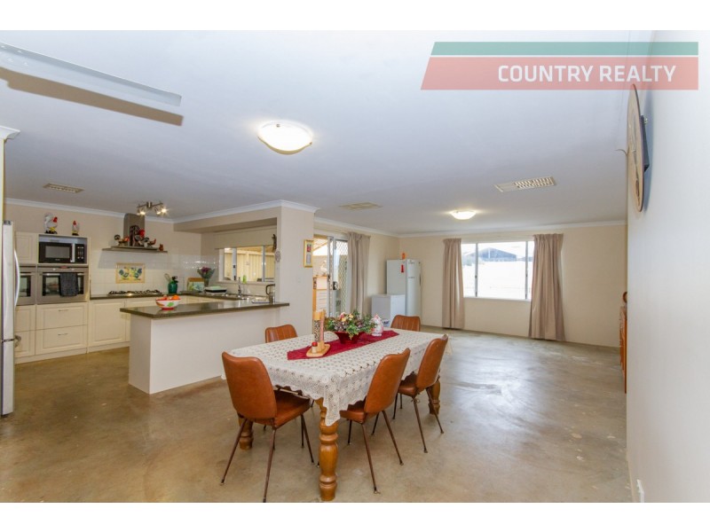 64 Andrews Avenue, York WA 6302