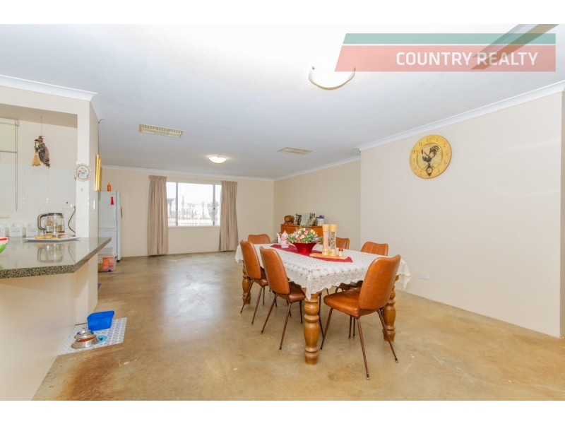 64 Andrews Avenue, York WA 6302