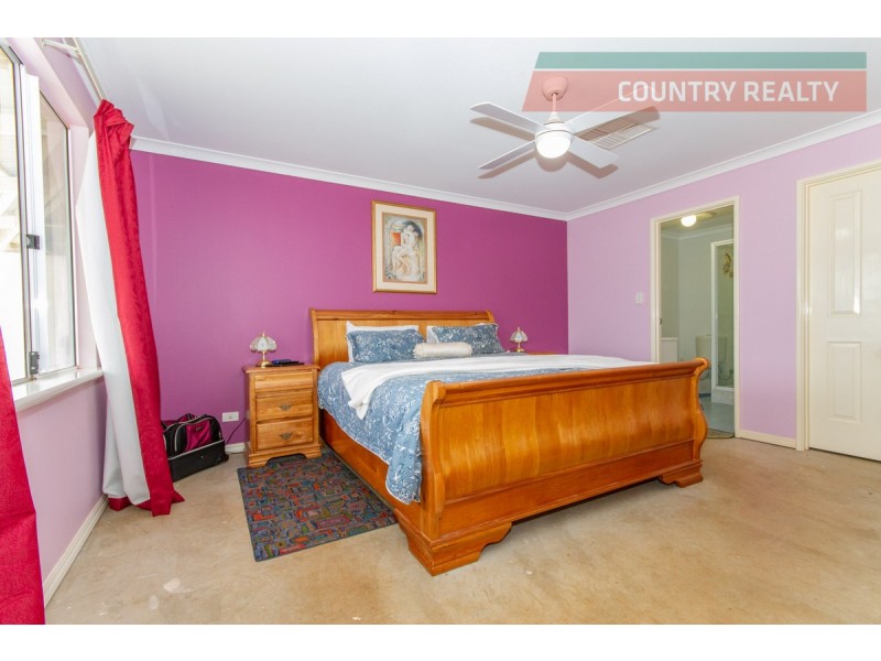 64 Andrews Avenue, York WA 6302