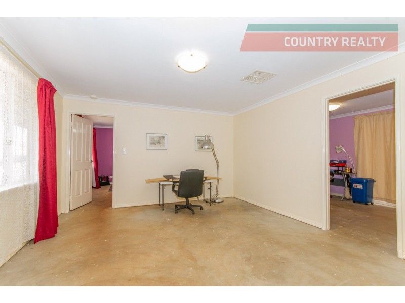 64 Andrews Avenue, York WA 6302