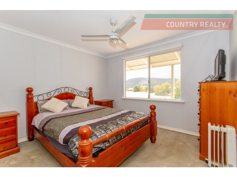 64 Andrews Avenue, York WA 6302