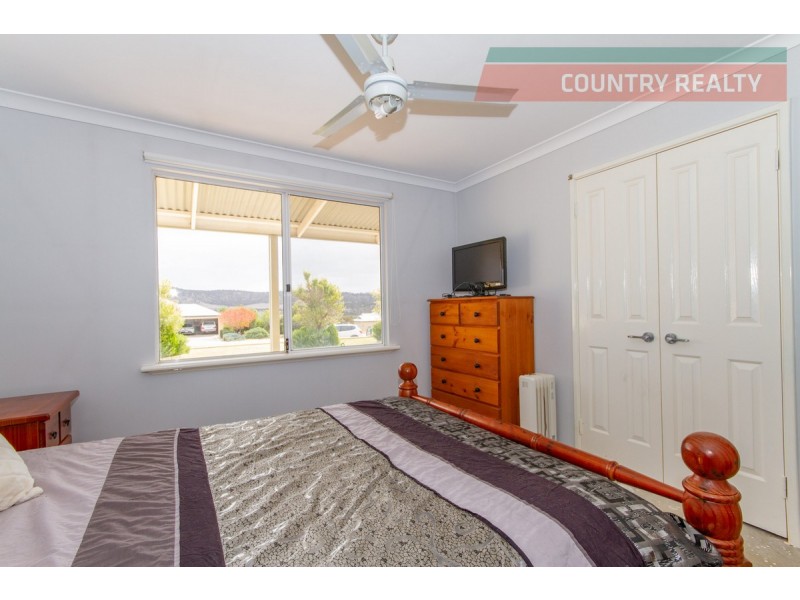 64 Andrews Avenue, York WA 6302