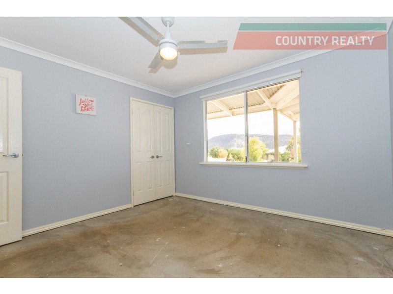 64 Andrews Avenue, York WA 6302