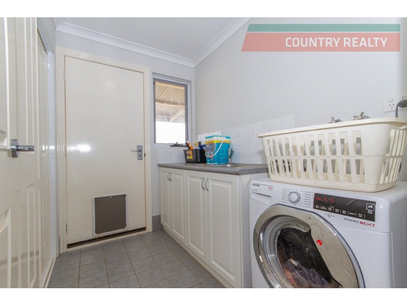 64 Andrews Avenue, York WA 6302