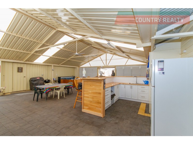 64 Andrews Avenue, York WA 6302