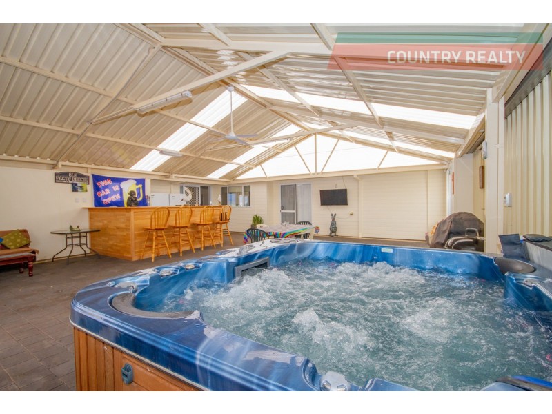 64 Andrews Avenue, York WA 6302