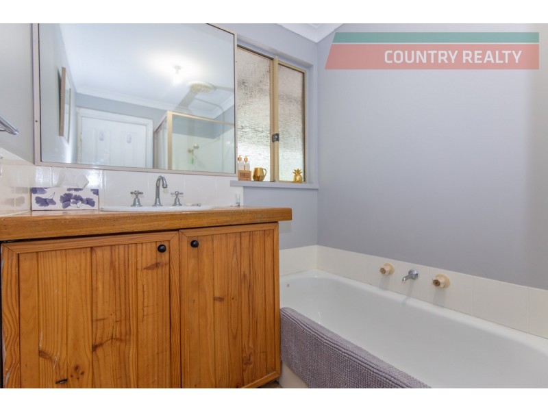 13 Hamersley Street, Toodyay WA 6566