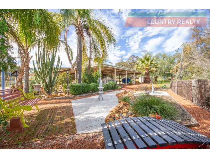 102 Benrua Road, Clackline WA 6564