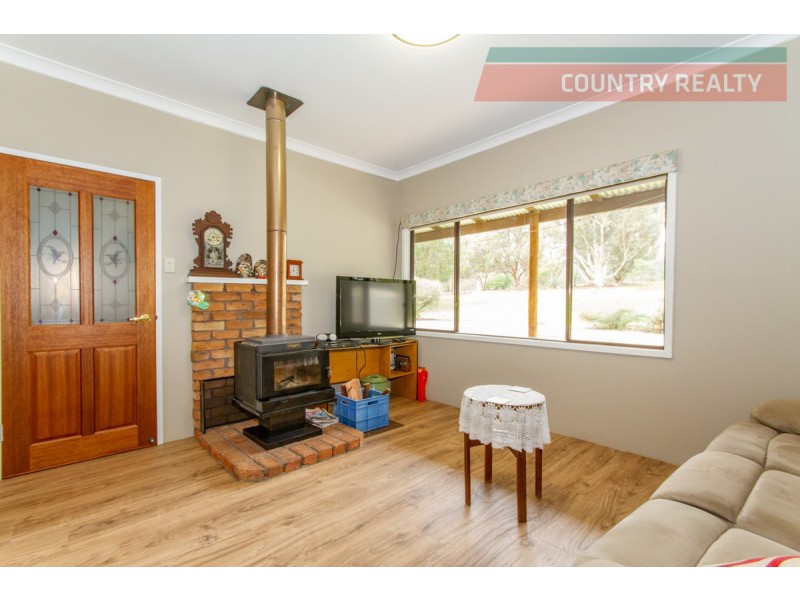 102 Benrua Road, Clackline WA 6564