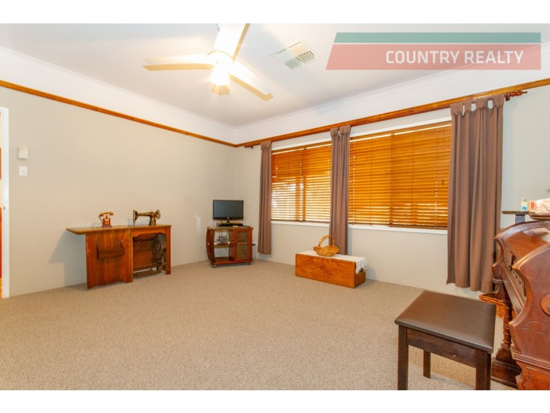 102 Benrua Road, Clackline WA 6564