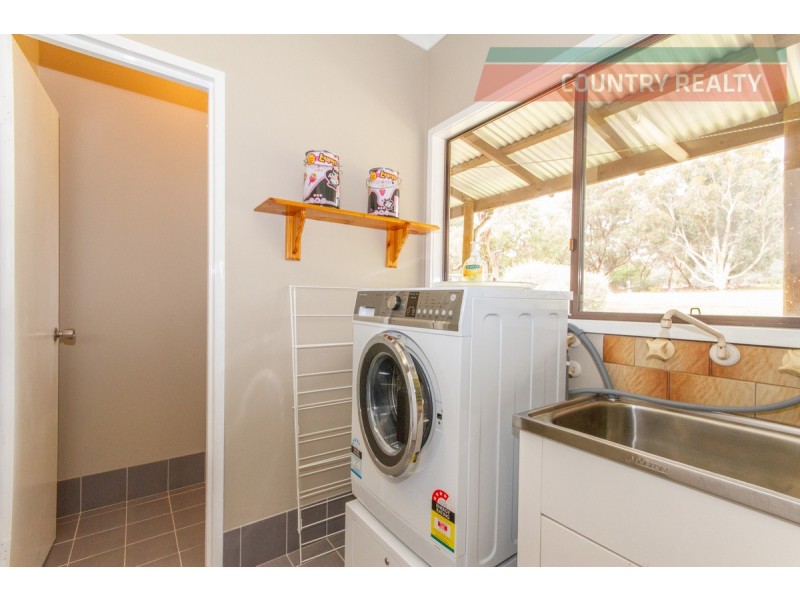 102 Benrua Road, Clackline WA 6564