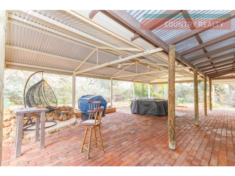 102 Benrua Road, Clackline WA 6564