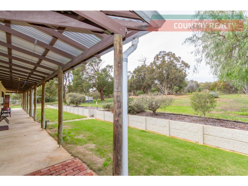 102 Benrua Road, Clackline WA 6564