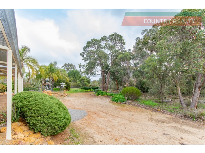 102 Benrua Road, Clackline WA 6564