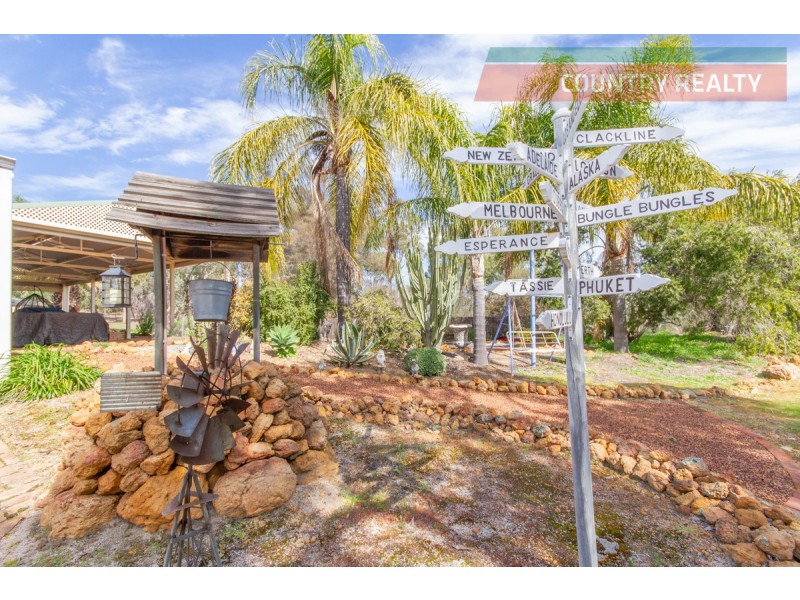 102 Benrua Road, Clackline WA 6564